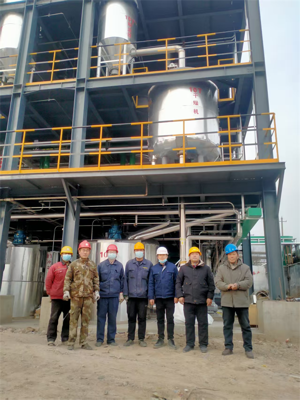 陜西某焦化濃鹽水提鹽項(xiàng)目蒸發(fā)器設(shè)備安裝現(xiàn)場(chǎng)