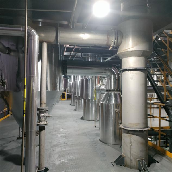 陜西某焦化濃鹽水提鹽項(xiàng)目蒸發(fā)器設(shè)備安裝現(xiàn)場(chǎng)